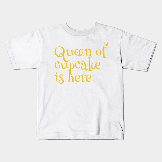 Queen of cupcake is here Kids T-Shirt by a2nartworld